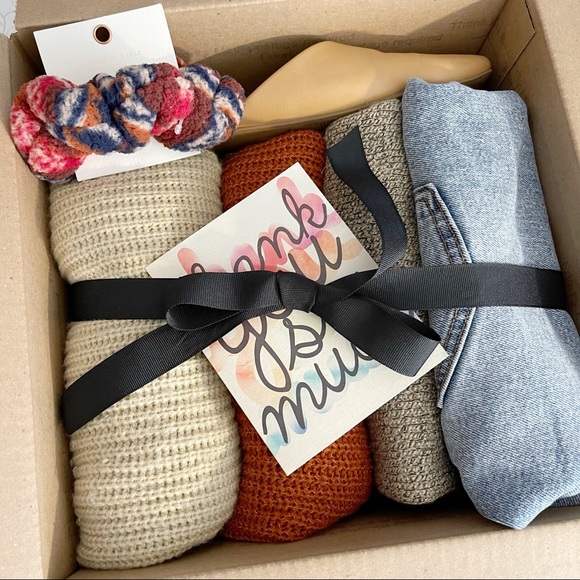 Mystery Womens Style Box - 7 Pieces - Picture 4 of 11